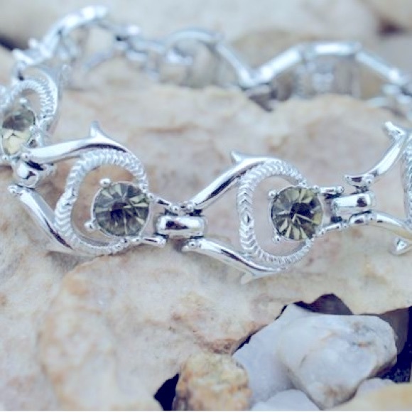 Sarah Coventry “Cool Surrender”Bracelet Silver-tone With Smokey Grey Rhinestones - Picture 11 of 13